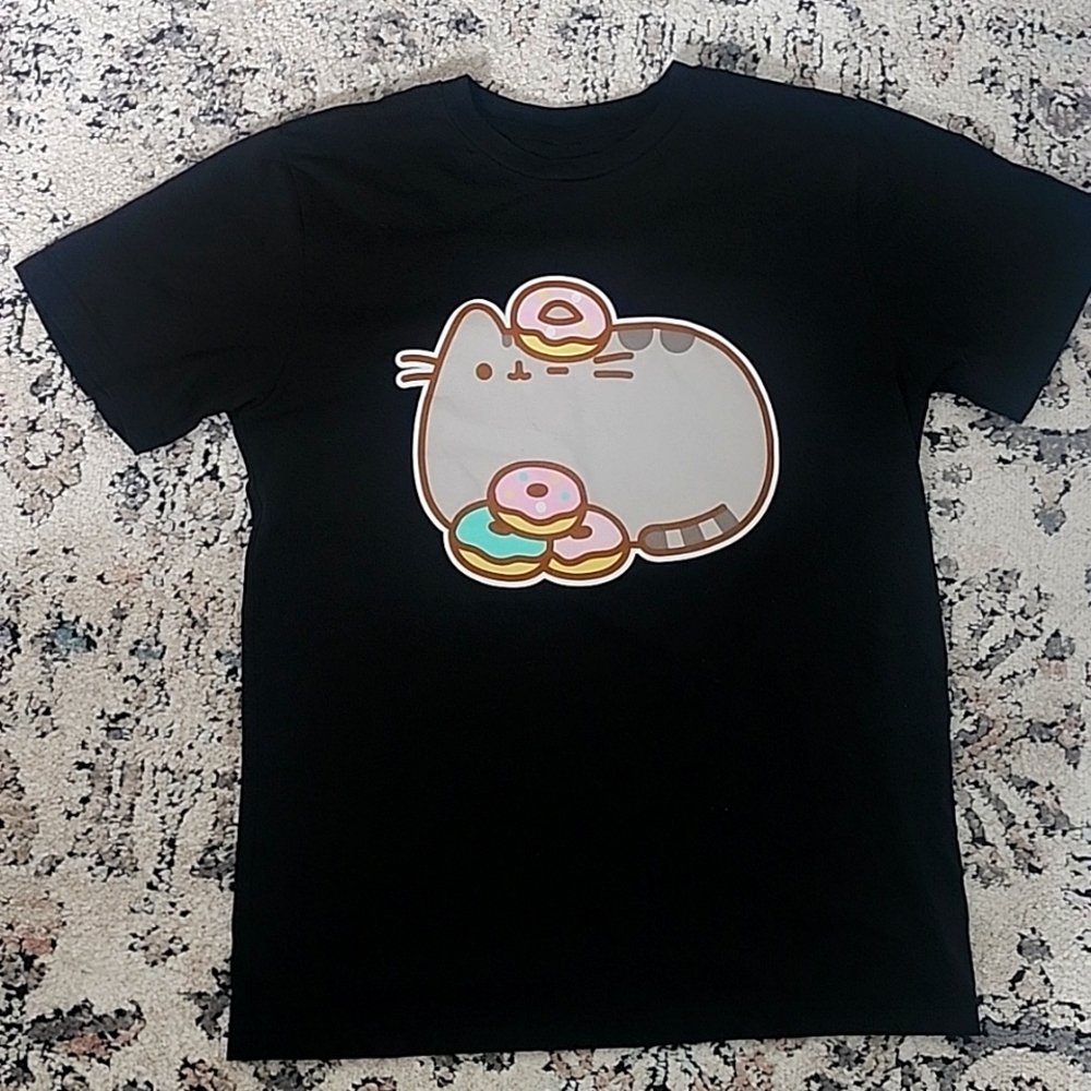 Pusheen tshirt 🍩